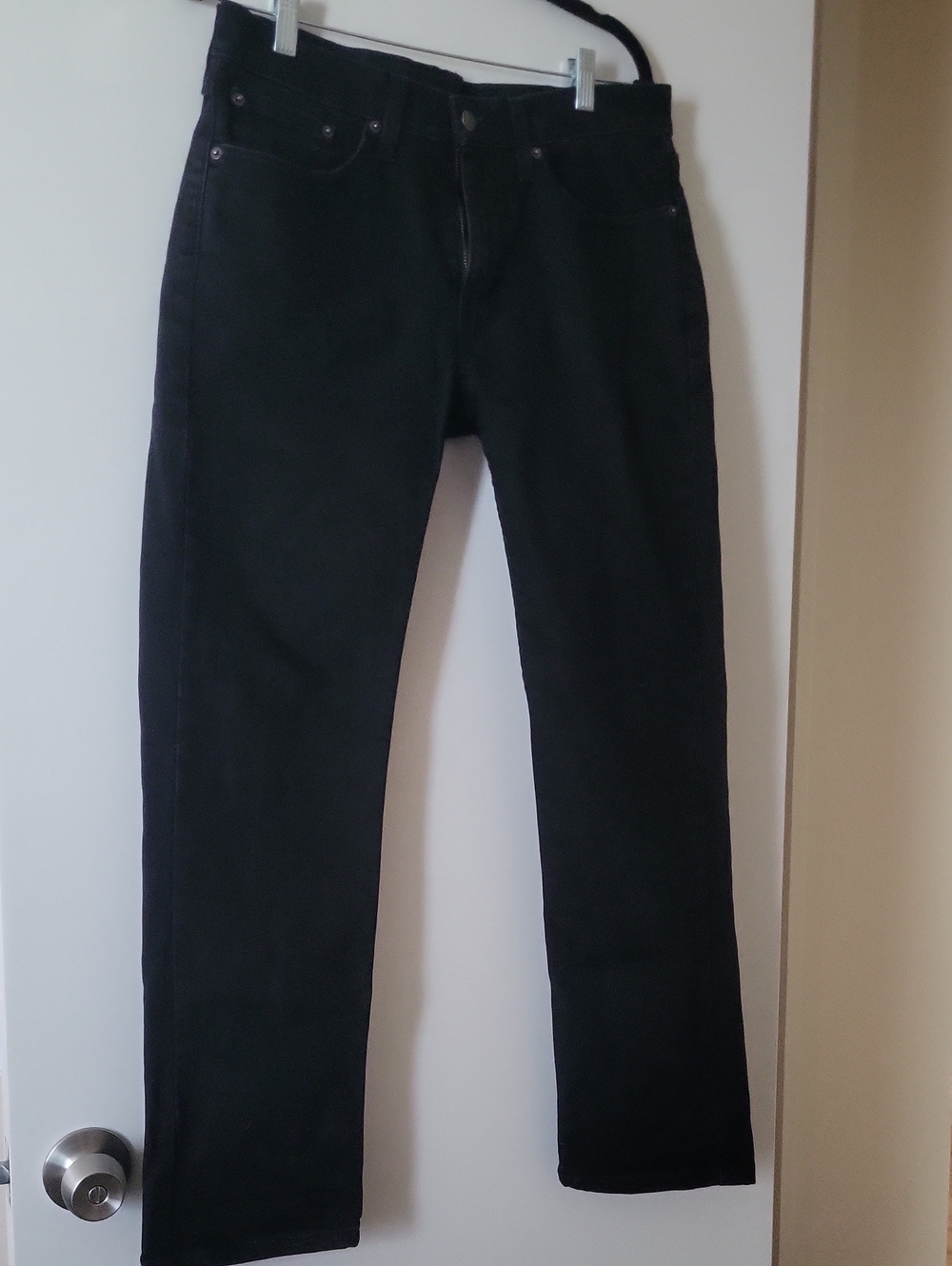 Levi's Black 514 Men Straight-Leg Jeans
